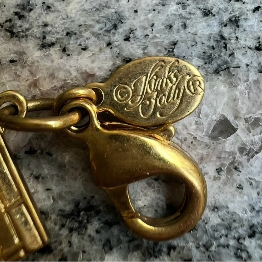 Elegant Green Beaded Bracelet with Gold Dragonfly - Picture 2 of 2